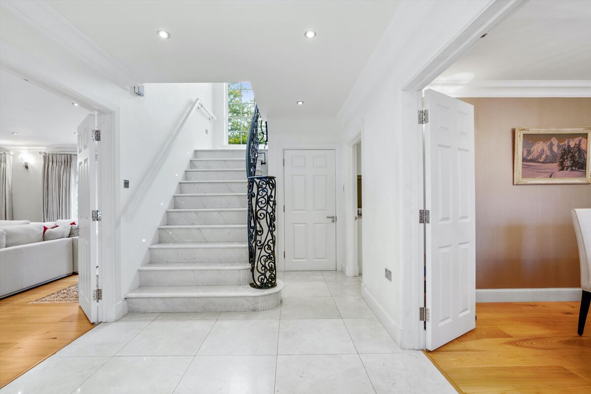 house for sale in Old Avenue, Weybridge, Surrey, KT13 WBE012016506 Knight Frank