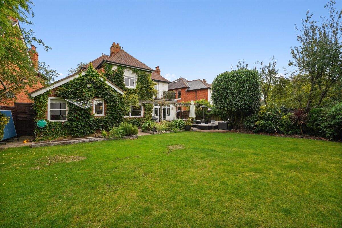 House for sale in St. Albans Avenue, Weybridge, Surrey, KT13