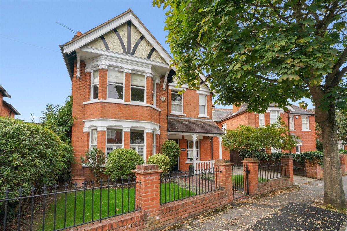 House for sale in St. Albans Avenue, Weybridge, Surrey, KT13