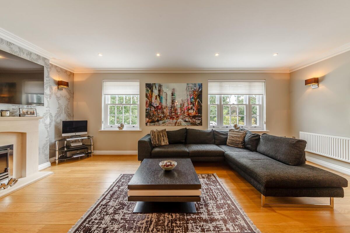 house for sale in Lincoln Grove, Weybridge, Surrey, KT13 WBE012039655