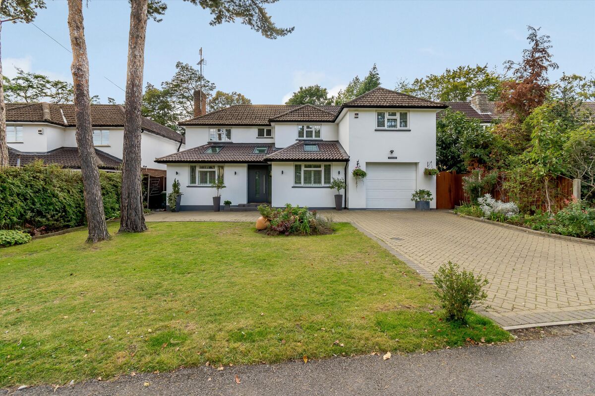 house for sale in The Fairway, Weybridge, Surrey, KT13 WBE012045303 Knight Frank