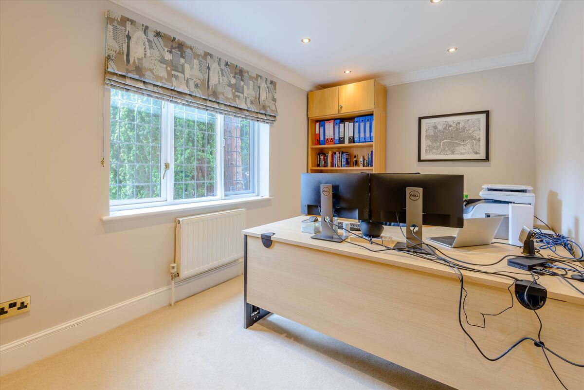 house for sale in Weybridge Park, Weybridge, Surrey, KT13 WBE012057700 Knight Frank