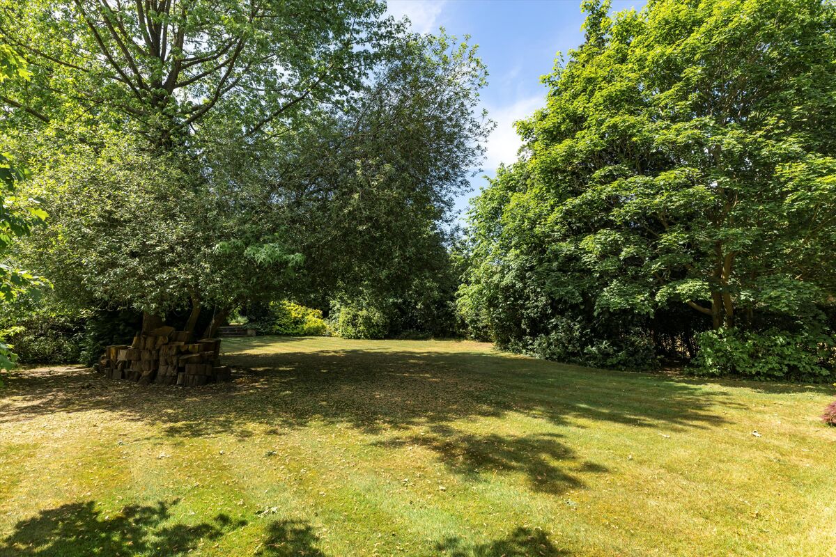 house for sale in Ireton Avenue, WaltononThames, Surrey, KT12