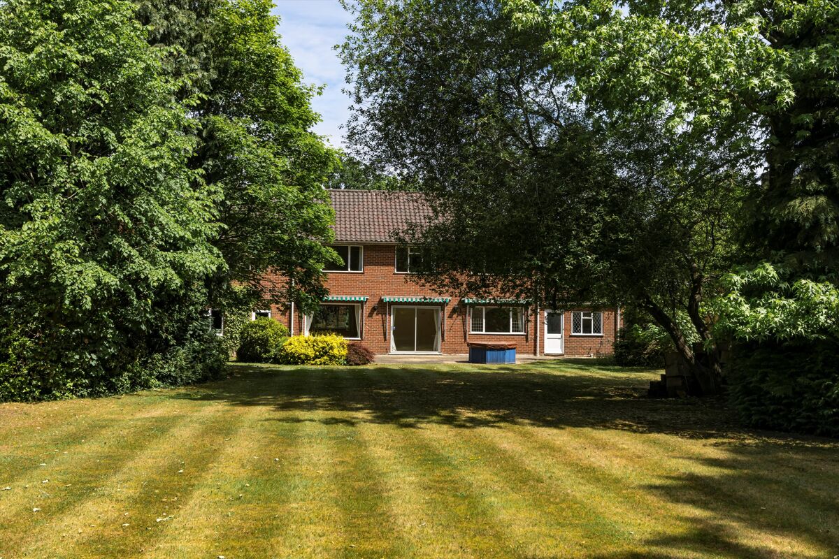 house for sale in Ireton Avenue, WaltononThames, Surrey, KT12