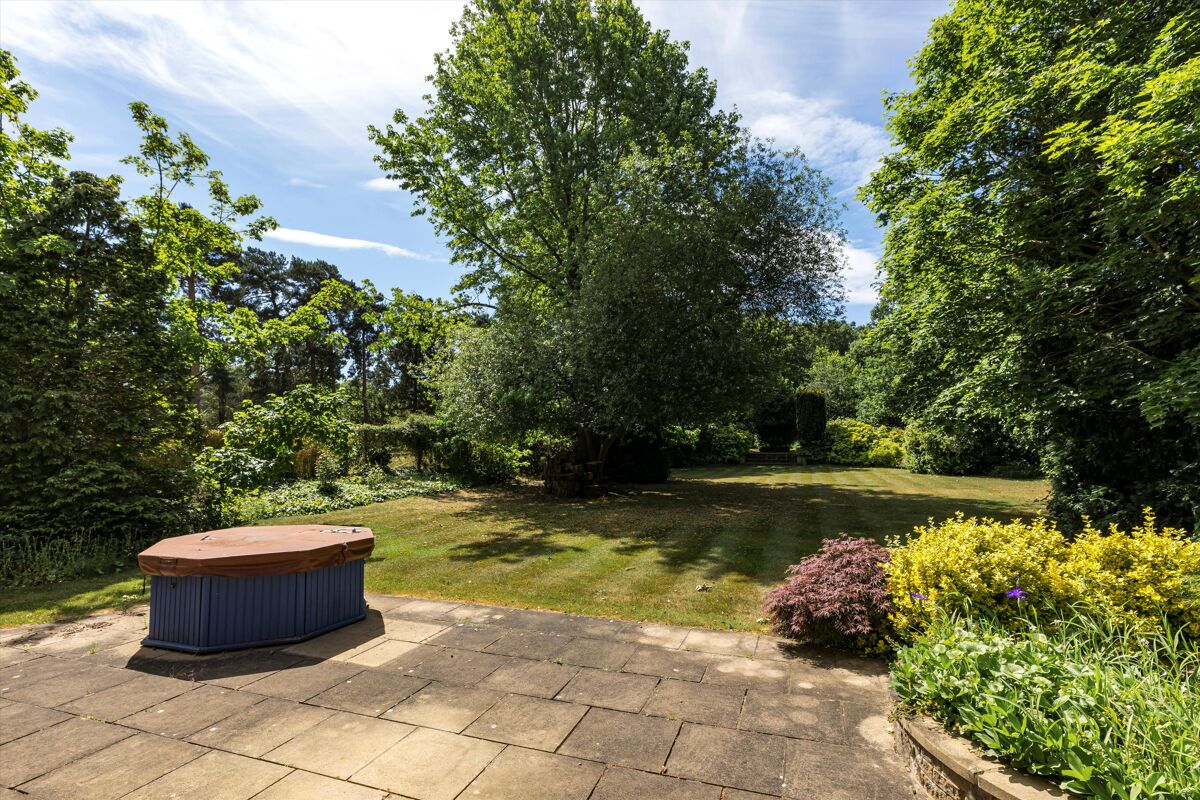 house for sale in Ireton Avenue, WaltononThames, Surrey, KT12