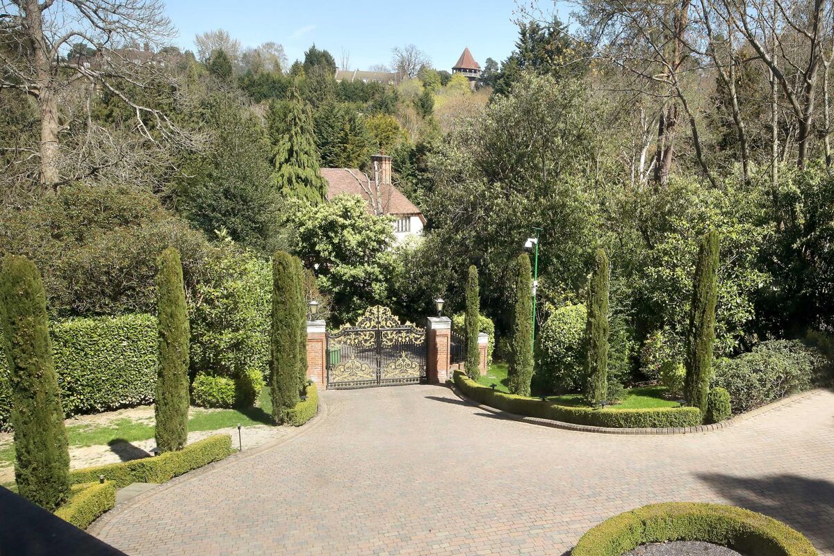 house for sale in Yaffle Road, St Hill, Weybridge, Surrey, KT13 WBE012064189 Knight