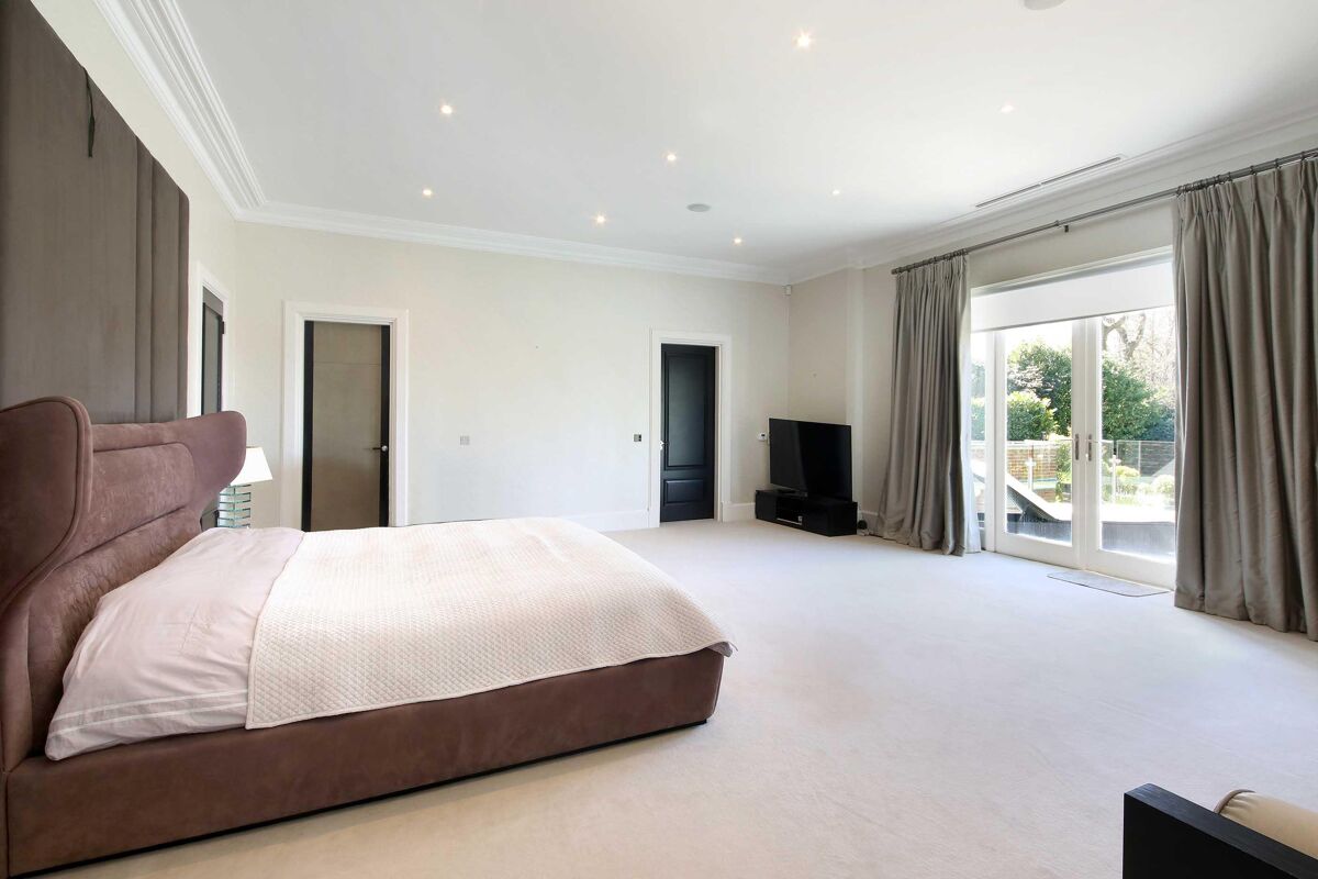 house for sale in Yaffle Road, St Hill, Weybridge, Surrey, KT13 WBE012064189 Knight