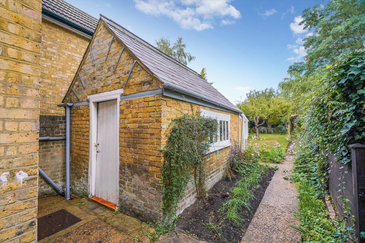 house for sale in Waverley Road, Weybridge, Surrey, KT13 WBE012081738