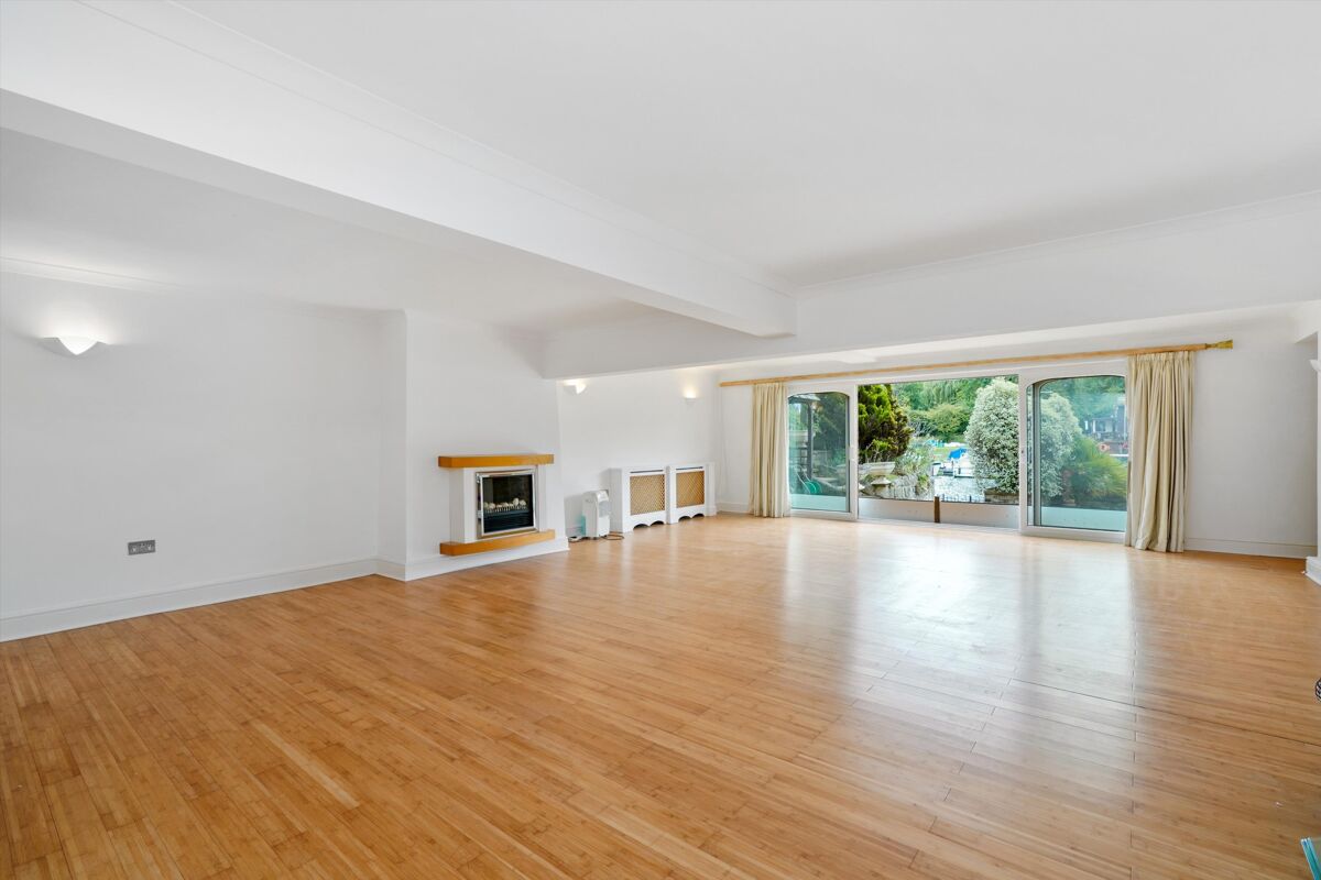 house for sale in Thames Street, SunburyonThames, Surrey, TW16