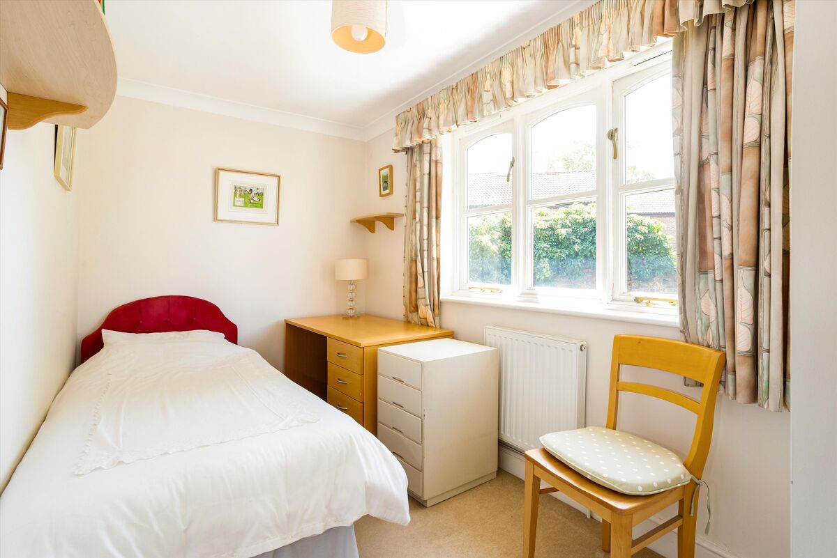 house for sale in Grotto Road, Weybridge, Surrey, KT13 WBE012111461