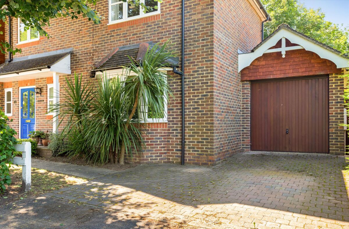 house for sale in Grotto Road, Weybridge, Surrey, KT13 WBE012111461