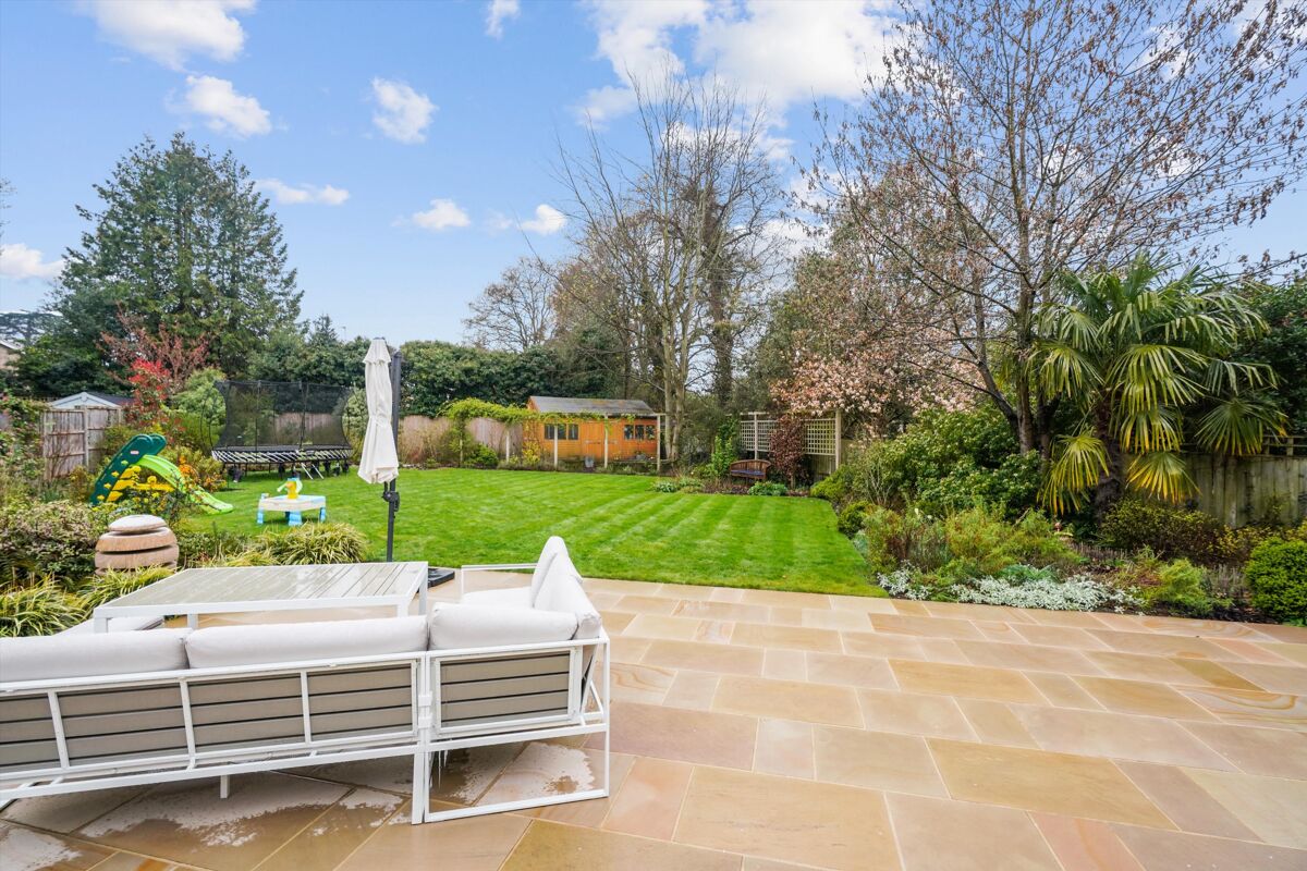 house for sale in Oatlands Chase, Weybridge, Surrey, KT13 WBE012120385 Knight Frank