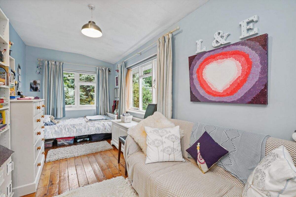 house for sale in Weybridge Park, Weybridge, Surrey, KT13 WBE012142154 Knight Frank