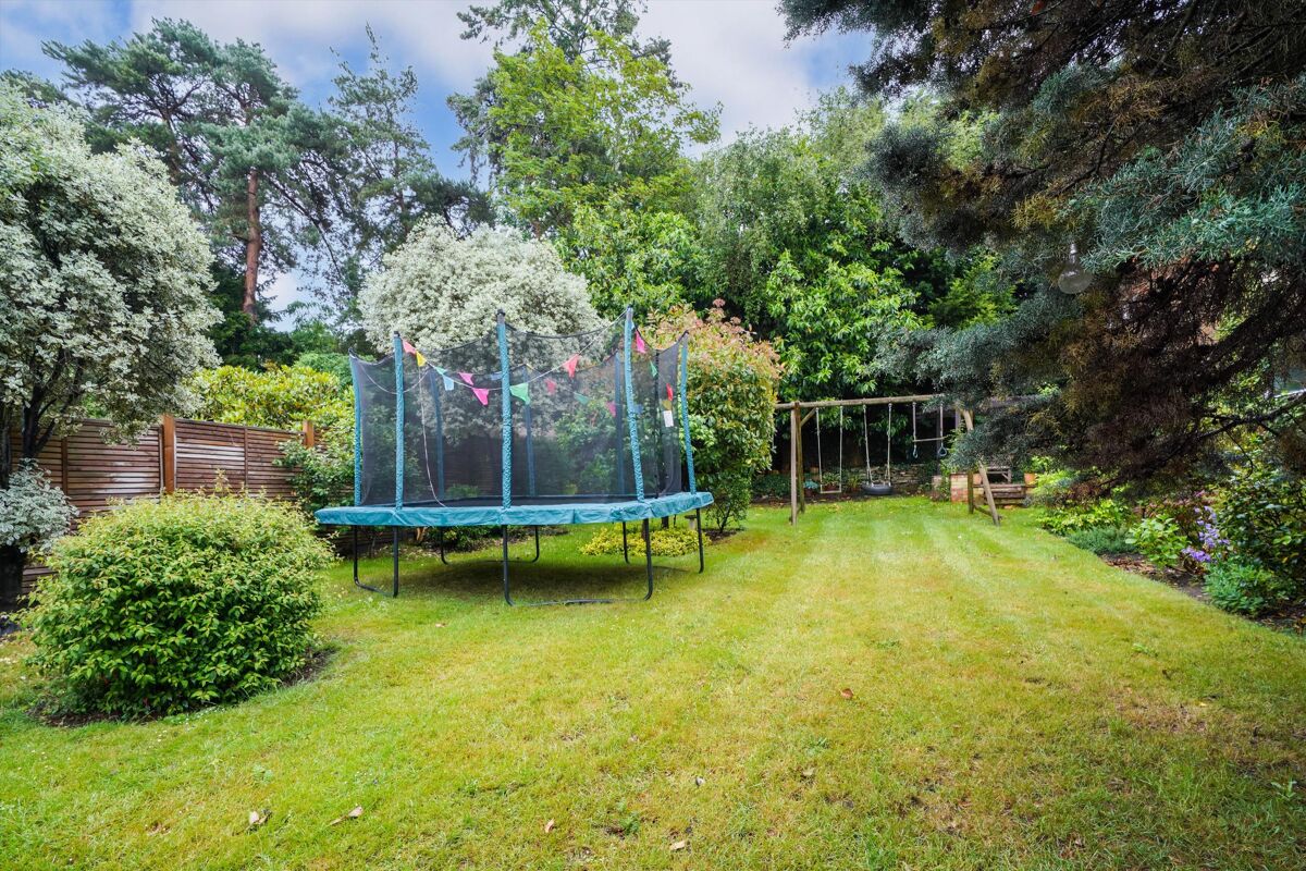 house for sale in Weybridge Park, Weybridge, Surrey, KT13 WBE012142154 Knight Frank