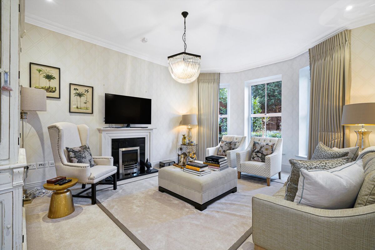 house for sale in Oatlands Chase, Weybridge, KT13 WBE012145272 Knight Frank