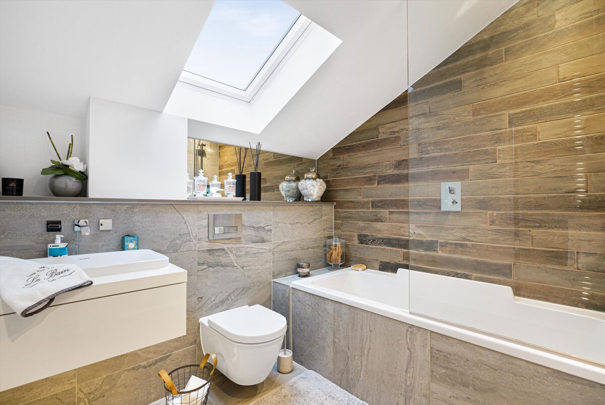 house for sale in Oatlands Chase, Weybridge, KT13 WBE012145272 Knight Frank