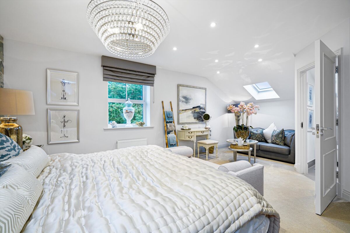 house for sale in Oatlands Chase, Weybridge, KT13 WBE012145272