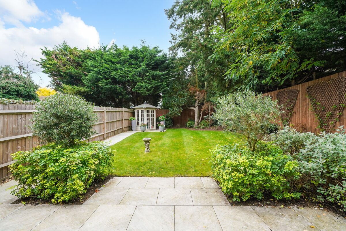 house for sale in Oatlands Chase, Weybridge, KT13 WBE012145272 Knight Frank