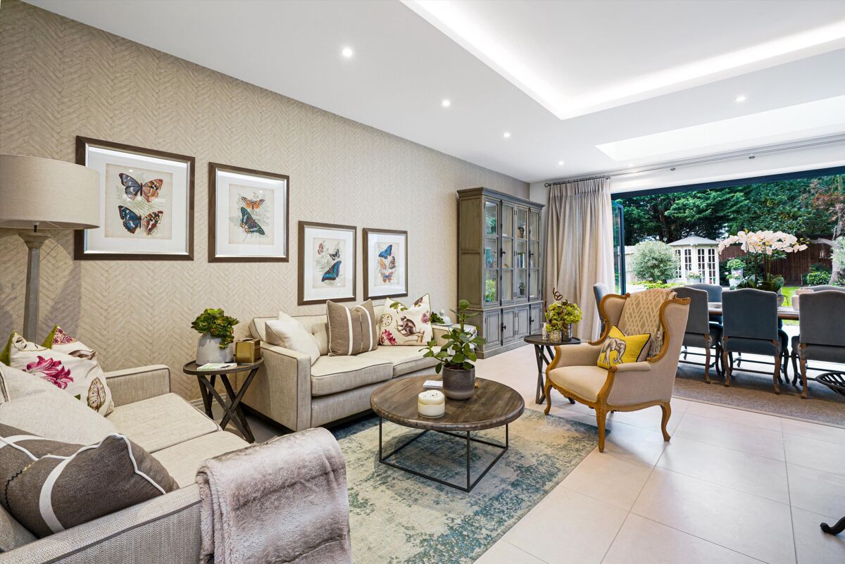 house for sale in Oatlands Chase, Weybridge, KT13 WBE012145272