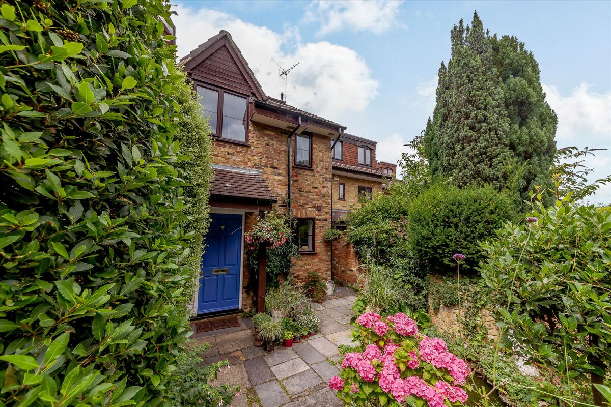 house for sale in The Willows, Weybridge, Surrey, KT13 WBE012149566 Knight Frank