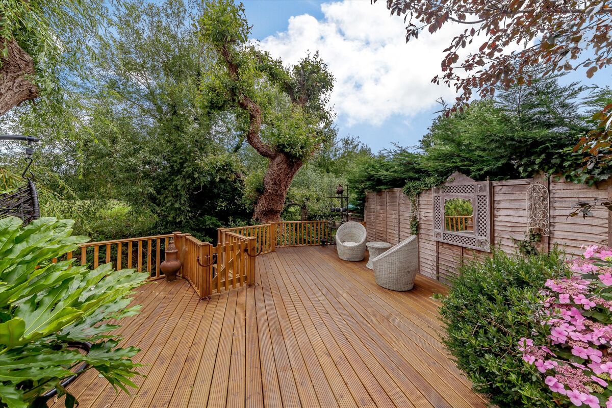 house for sale in The Willows, Weybridge, Surrey, KT13 WBE012149566