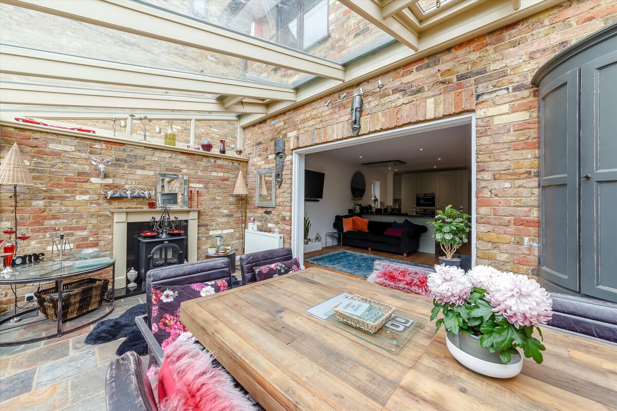 house for sale in The Willows, Weybridge, Surrey, KT13 WBE012149566