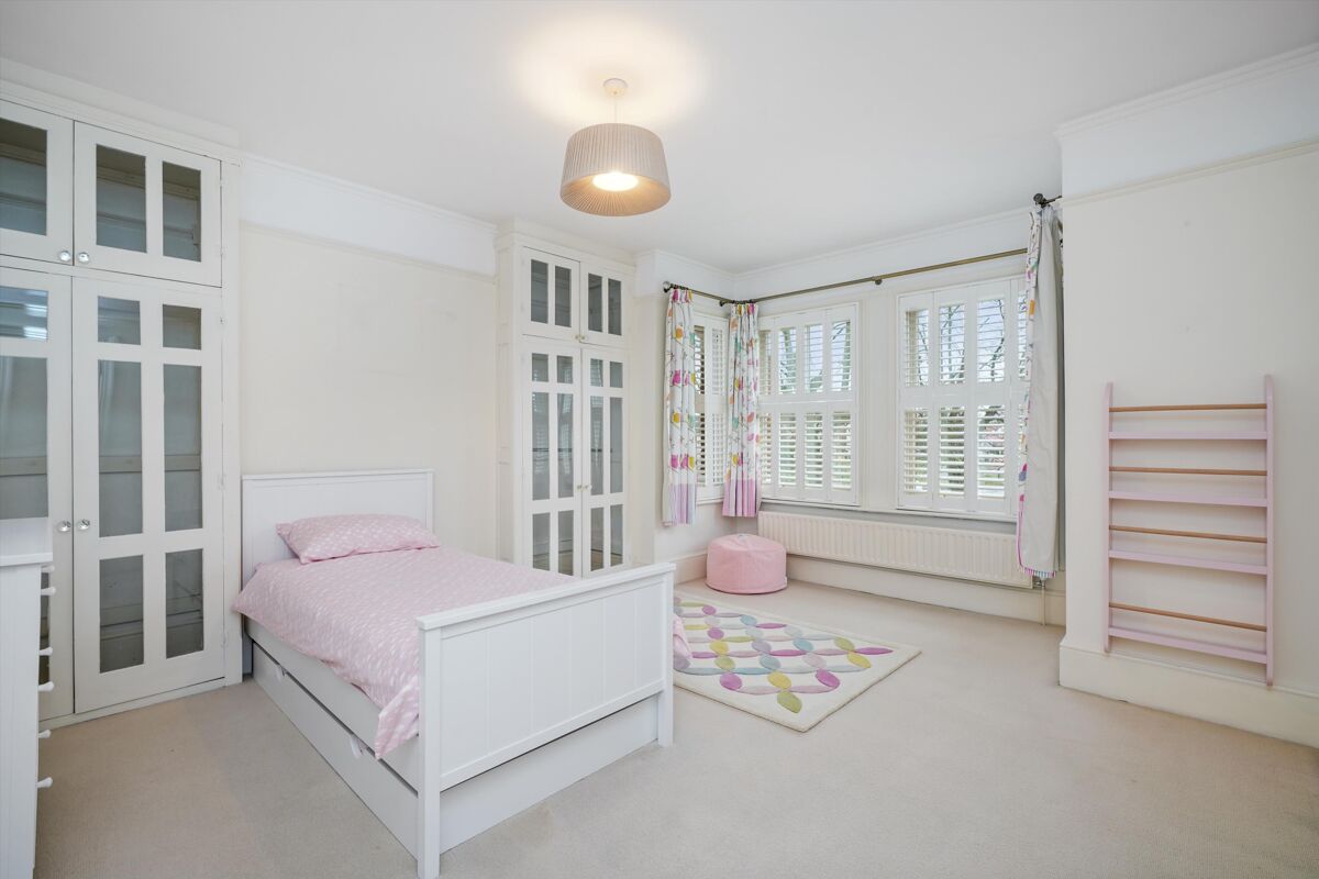 house for sale in Monument Green, Weybridge, Surrey, KT13