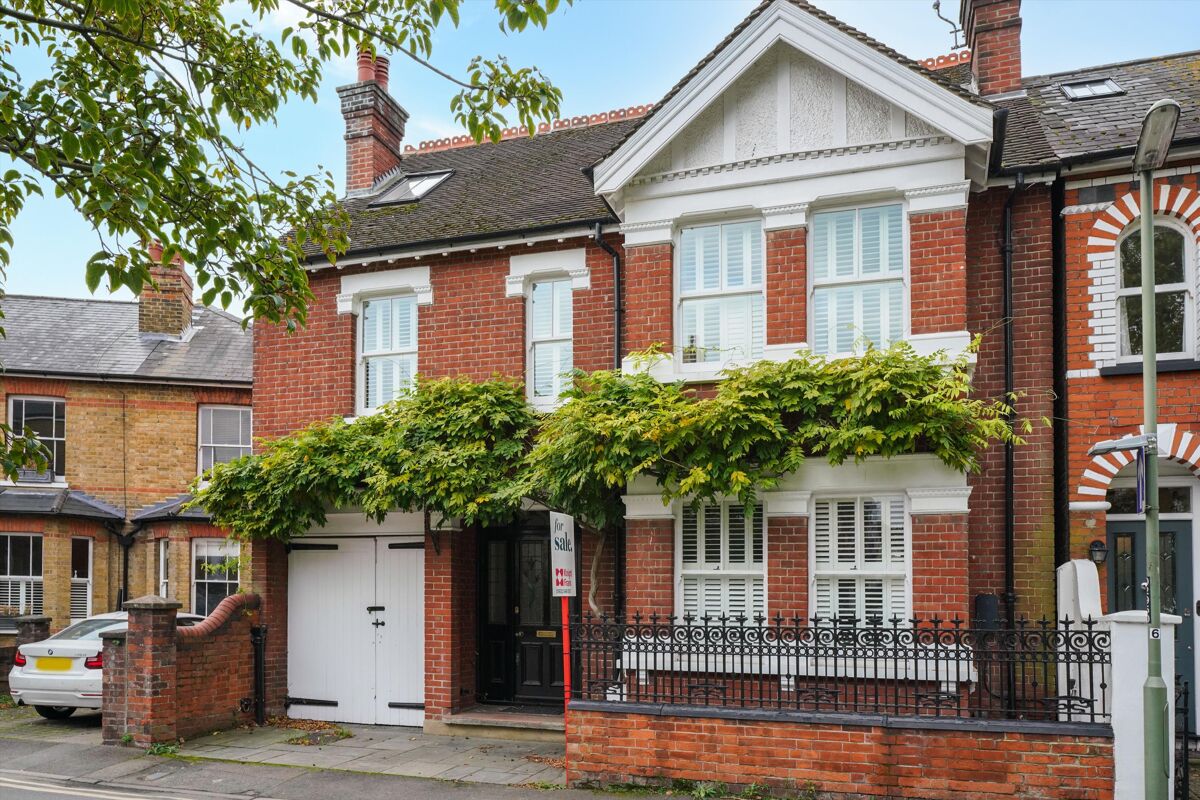 house for sale in Monument Green, Weybridge, Surrey, KT13