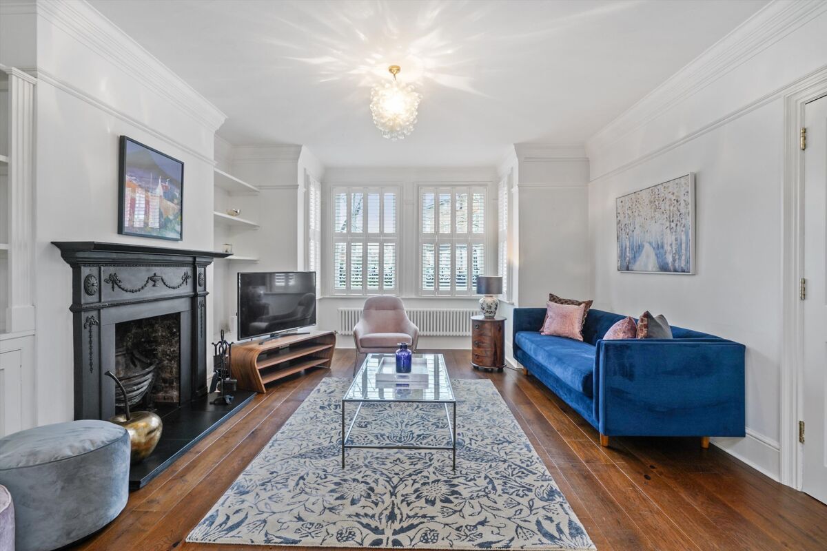 house for sale in Monument Green, Weybridge, Surrey, KT13