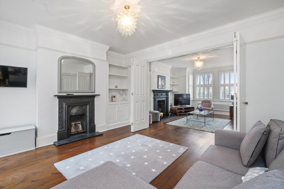 house for sale in Monument Green, Weybridge, Surrey, KT13