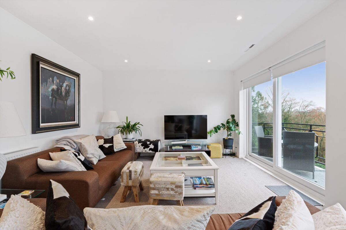 flat for sale in Oatlands Drive, Weybridge, Surrey, KT13 WBE012153356