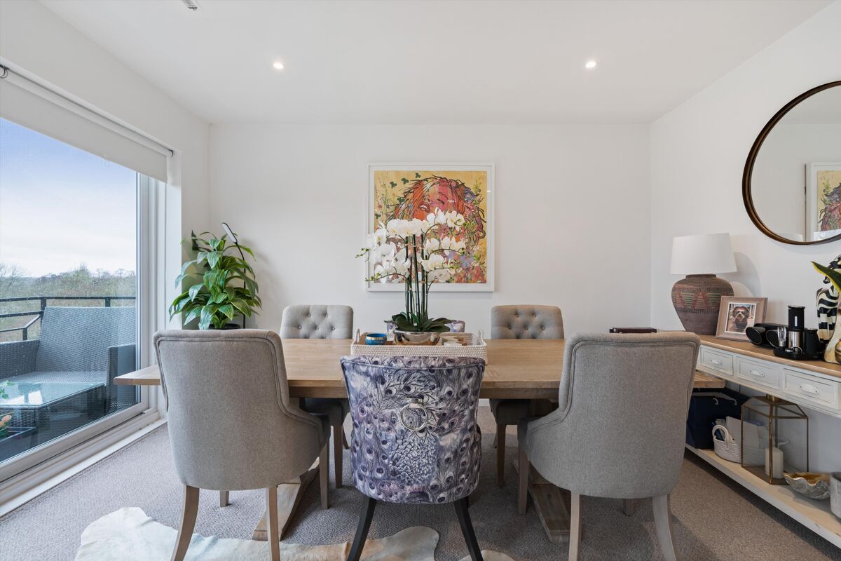 flat for sale in Oatlands Drive, Weybridge, Surrey, KT13 WBE012153356