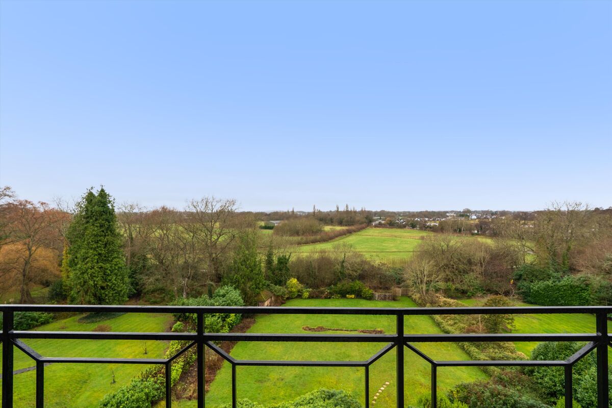 flat for sale in Oatlands Drive, Weybridge, Surrey, KT13 WBE012153356