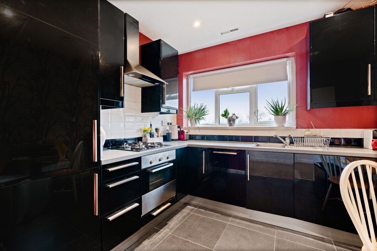 flat for sale in Oatlands Drive, Weybridge, Surrey, KT13 WBE012153356