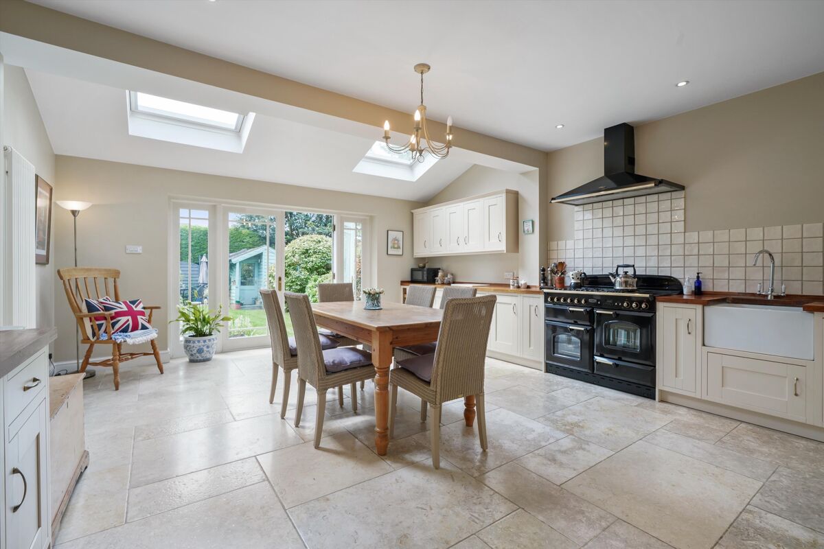 house for sale in Oakdale Road, Weybridge, Surrey, KT13 WBE012165112