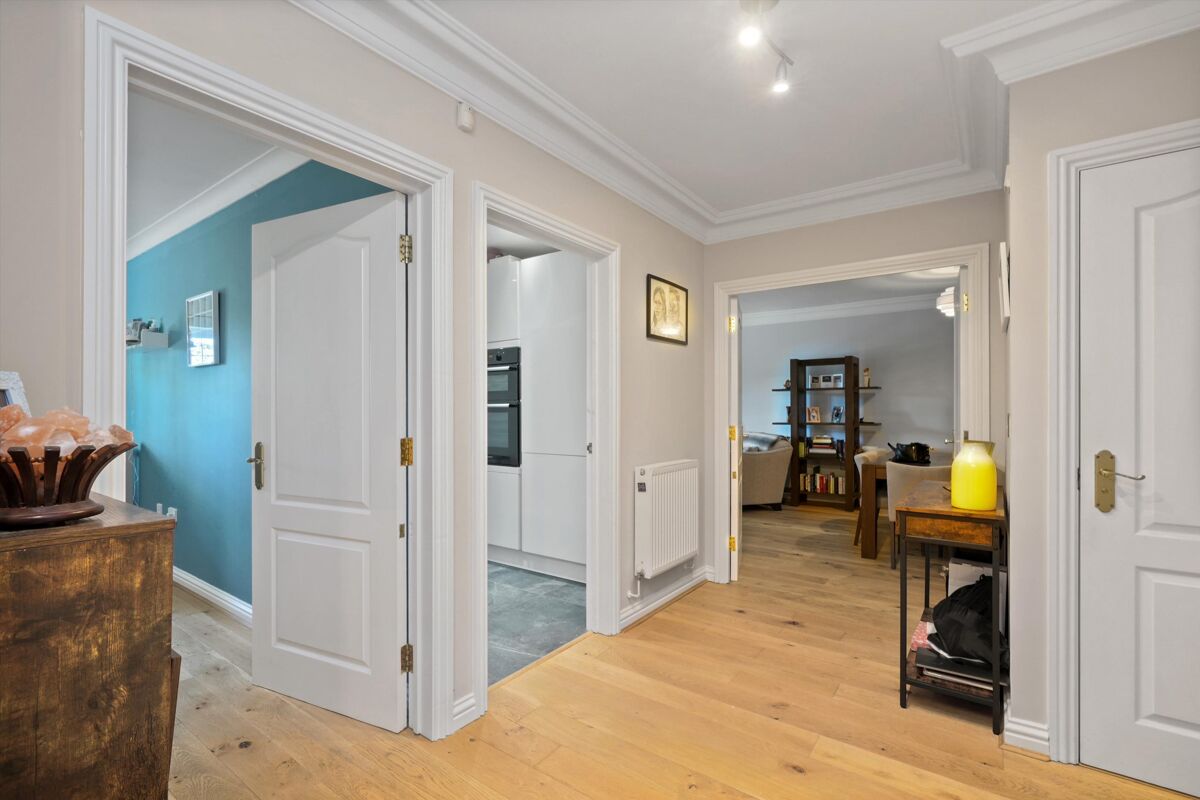 flat for sale in Caenshill House, 5 Chaucer Avenue, Weybridge, Surrey