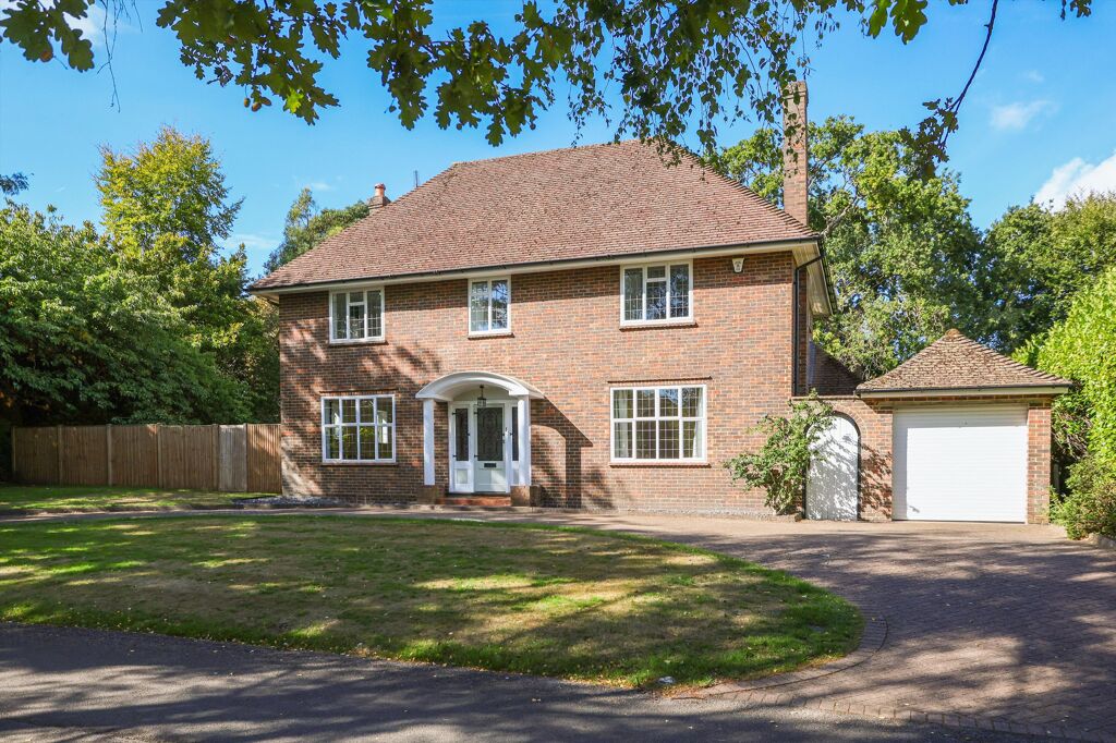 Image of Manor Walk, Weybridge Park, Surrey, KT13