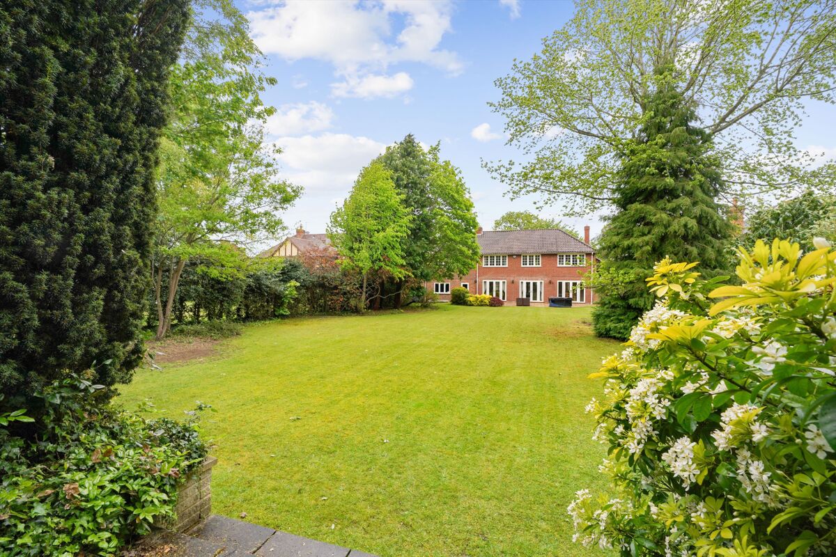 house for sale in Ireton Avenue, WaltononThames, Surrey, KT12