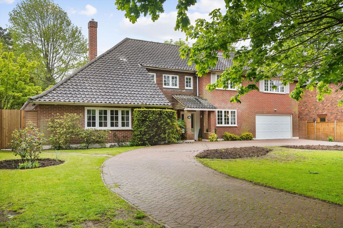 house for sale in Ireton Avenue, WaltononThames, Surrey, KT12