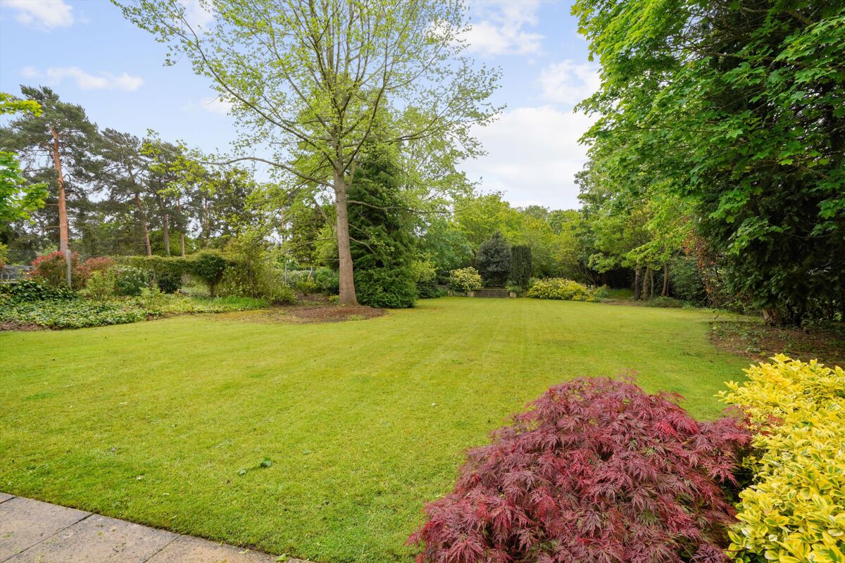 house for sale in Ireton Avenue, WaltononThames, Surrey, KT12