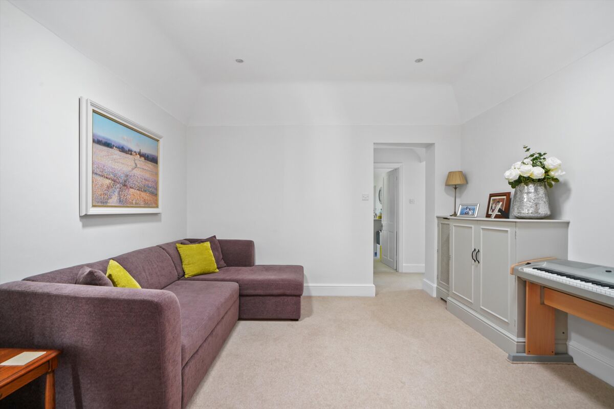 house for sale in Woodside Road, Cobham, Surrey, KT11 WBE012220224