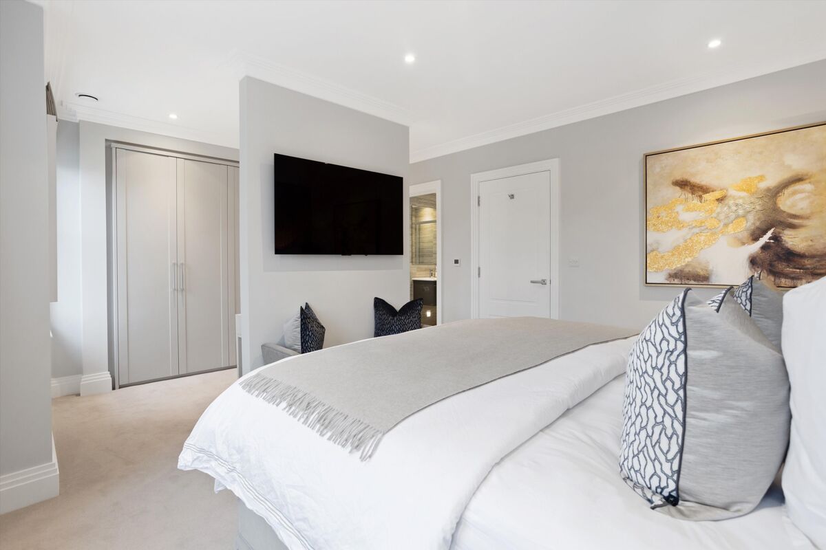 house for sale in Broadoaks Park Road, West Byfleet, Surrey, KT14