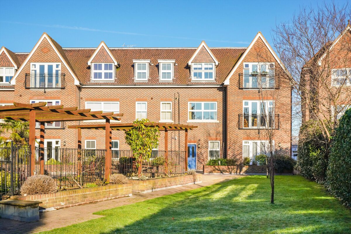flat for sale in Baker Street, Weybridge, Surrey, KT13 WBE012233657