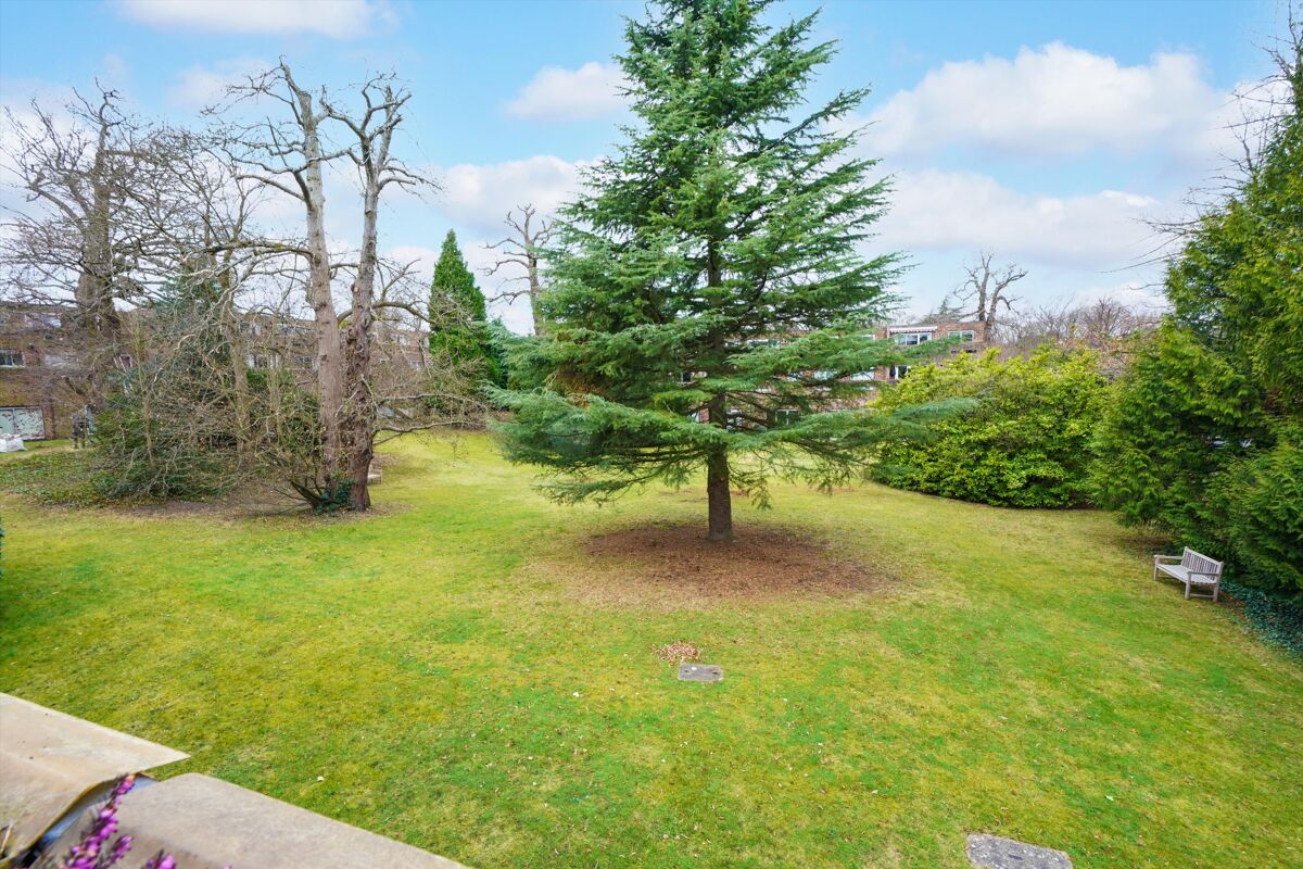 flat for sale in Stroudwater Park, Weybridge, Surrey, KT13