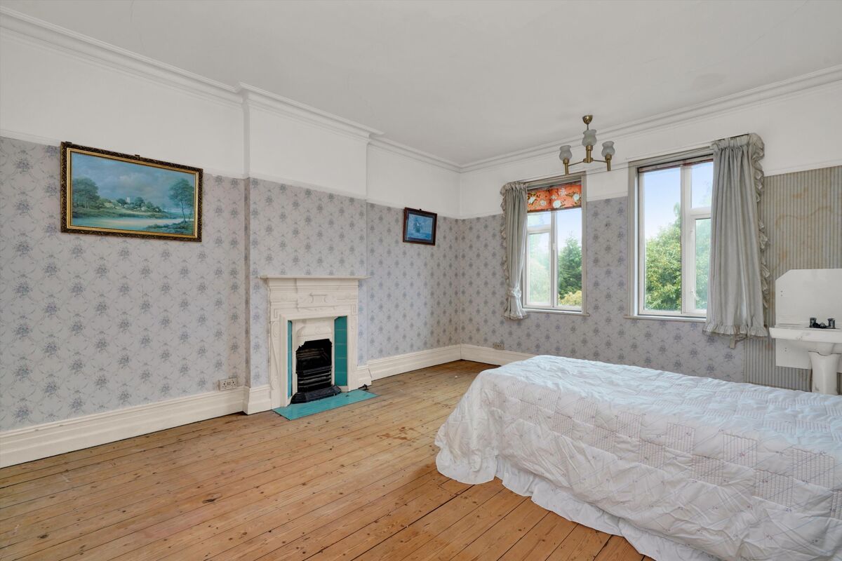 house for sale in Monument Green, Weybridge, Surrey, KT13