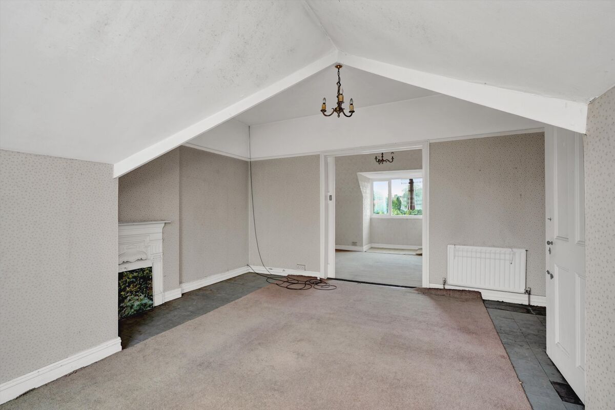 house for sale in Monument Green, Weybridge, Surrey, KT13