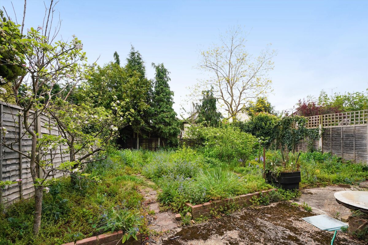 house for sale in Monument Green, Weybridge, Surrey, KT13