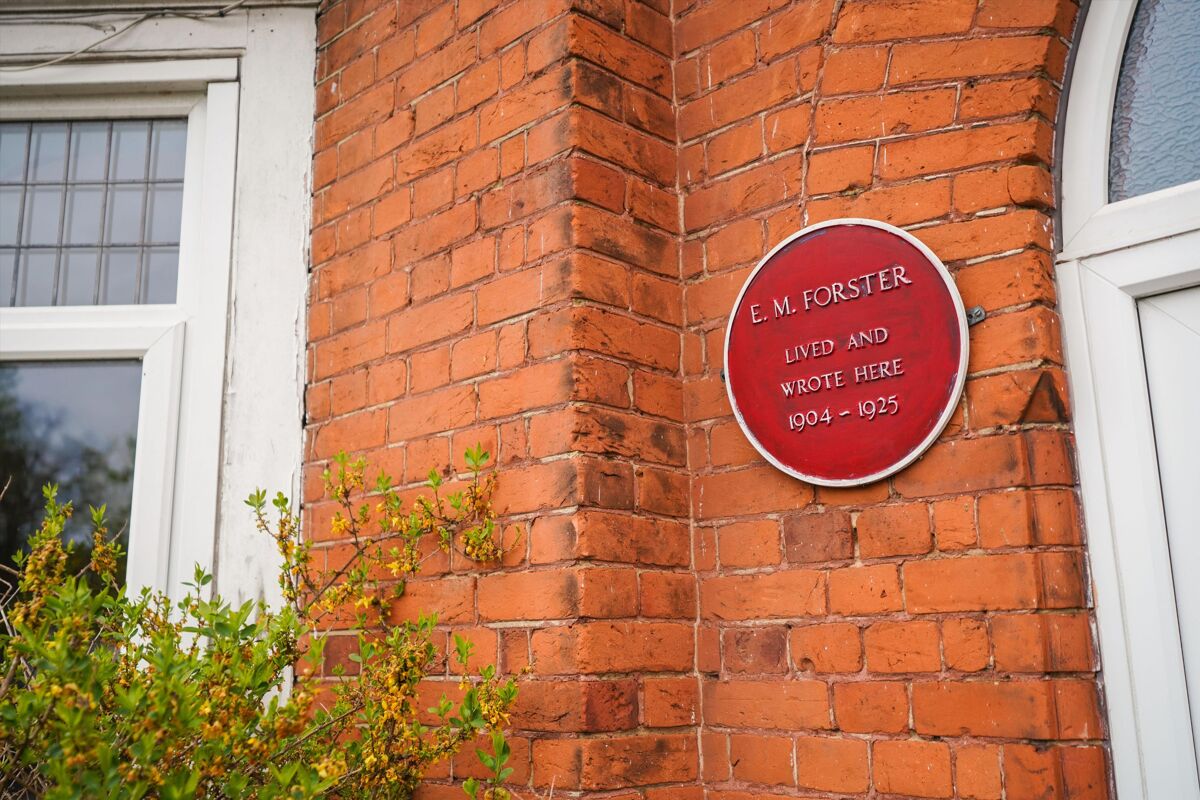 house for sale in Monument Green, Weybridge, Surrey, KT13