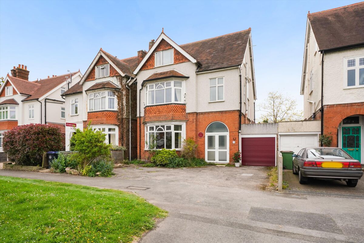 house for sale in Monument Green, Weybridge, Surrey, KT13