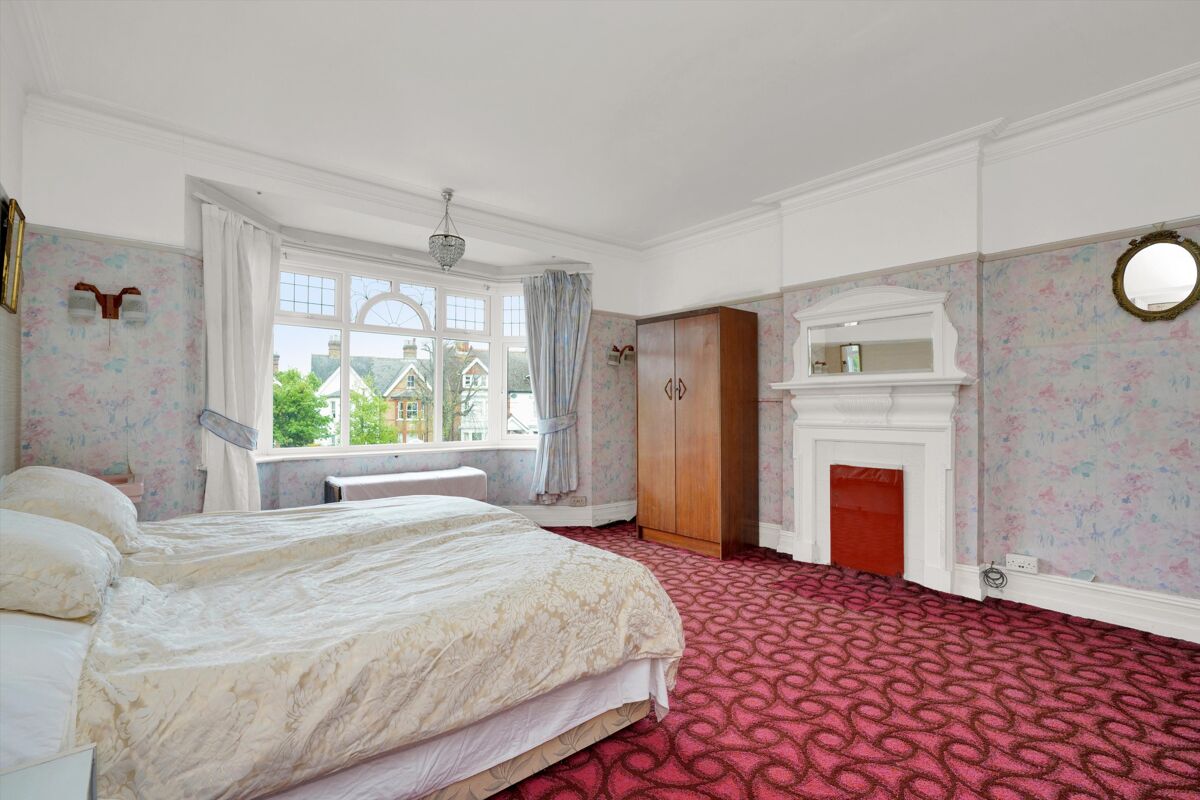 house for sale in Monument Green, Weybridge, Surrey, KT13